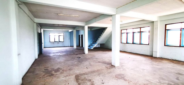 โรงงาน - 6 Bedroom พื้นที่เท่ากับ 301 ตรว. 29000000 BAHT.   สะอาด แบ่งเป็น 2 ฝั่ง ฝั่งละ 2 ห้อง มี 4 ห้องน้ำ แอร์ 1 ตัว เป็นโกดังเก็บของ และมีออฟฟิศสำนักงาน พร้อมโรงงาน เป็นพื้นที่ทำเลดี เหมาะแก่การลงทุน ห่างจากปากซอยติวานนท์ 24 (ซอยเทพพนม) เพียง 600 เมตร