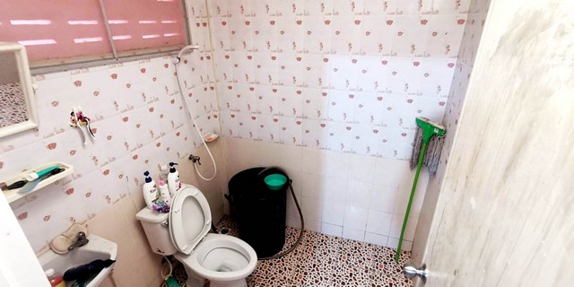 ทาวน์โฮม บีเคลัคกี้โฮม 1 0 ไร่ 0 งาน 21 SQ.WA 1500000 บาท. ไม่ไกลจาก ใกล้เทศบาลตำบลอุทัย ตลาดอุทัย สถานีตำรวจอุทัย สวนอุตสาหกรรมนิคมโรจนะ 2 และ 3 โรงงานอิชิตัน โลตัสอุทัย ธนาคารออมสินสาขาอุทัย อยู่ในแหล่งชุมชน การเดินทางสะดวก ใกล้ถนนอุทัย-ภาชี (ทาวน์เฮ้าส