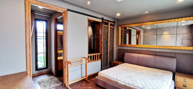 บ้าน บ้านฟ้าลากูน 182 Square Wah 8 ห้องนอน ใกล้ ใกล้ฟิวเจอร์พาร์ครังสิต โฮมโปร เมเจอร์ โรงพยาบาลเปาโล โลตัสรังสิต การเดินทางสะดวก ใกล้แหล่งชุมชนมากมาย ห่างจากถนนรังสิตประมาณ 80 เมตร (บ้านเดี่ยวมือสอง) ทำเลน่าอยู่ หลังบ้านติดคลอง กว้าง 21 เมตร หน้าบ้านกว้า