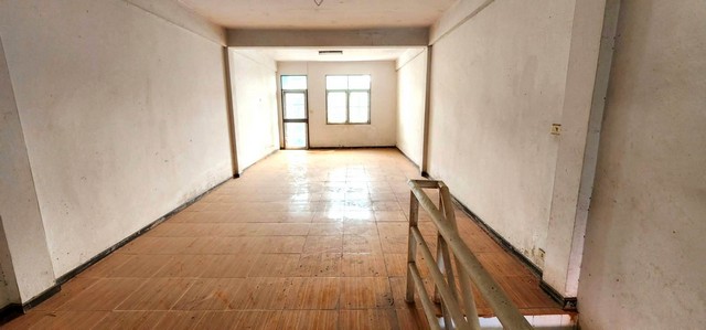 ตึก ธันยพฤกษ์ คลอง 7 0 ไร่ 0 NGAN 20 ตร.ว. 0BEDROOM 2300000 บ. โครตถูก! ขายอาคารพาณิชย์สูง 4.5 ชั้น เนื้อที่ 20 ตร.ว. มีชั้นลอย และดาดฟ้า มี 3 ห้องน้ำ พร้อมอยู่ เหมาะค้าขาย ตกแต่งพื้นกระเบื้องทุกชั้น ทำเลดี น่าลงทุน