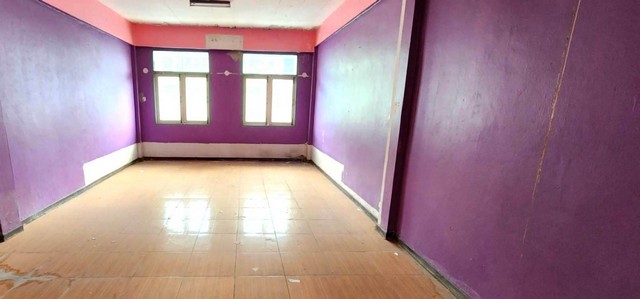 ตึก ธันยพฤกษ์ คลอง 7 0 ไร่ 0 NGAN 20 ตร.ว. 0BEDROOM 2300000 บ. โครตถูก! ขายอาคารพาณิชย์สูง 4.5 ชั้น เนื้อที่ 20 ตร.ว. มีชั้นลอย และดาดฟ้า มี 3 ห้องน้ำ พร้อมอยู่ เหมาะค้าขาย ตกแต่งพื้นกระเบื้องทุกชั้น ทำเลดี น่าลงทุน