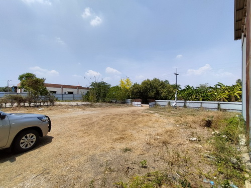 ที่ดินพร้อมโกดังขนาดใหญ่ เนื้อที่ 27-0-19 ไร่ ทำเลดี ติดถนนสองด้าน อยู่ใกล้แหล่งชุมชม 