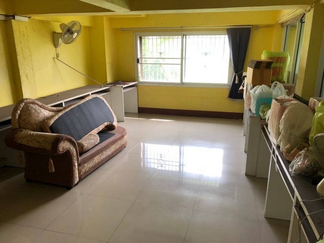 ขายด่วนอาคารพาณิชย์ 2 คูหา 3.5  ชั้น 32  ตร.วา ทำเลดีแต่งสวย หน้าตลาดทรัพย์เจริญ อ.กระทุ่มแบน  สมุทรสาคร   ZW283