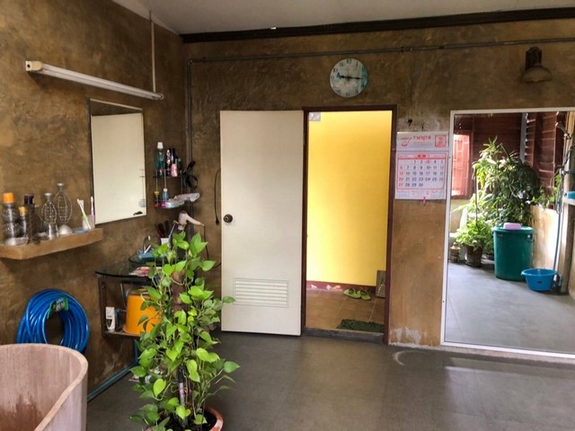 ขายด่วนอาคารพาณิชย์ 2 คูหา 3.5  ชั้น 32  ตร.วา ทำเลดีแต่งสวย หน้าตลาดทรัพย์เจริญ อ.กระทุ่มแบน  สมุทรสาคร   ZW283