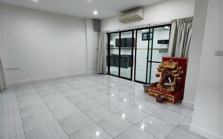 EPL-HS0902 ขายโฮมออฟฟิศ ใกล้ central บางนา โครงการลุมพินี ทาวน์ เรสซิเดนส์ บางนา-ศรีนครินทร์ หลังมุม พื้นที่ 270 ตรม. ห้องนอน 4 ห้อง