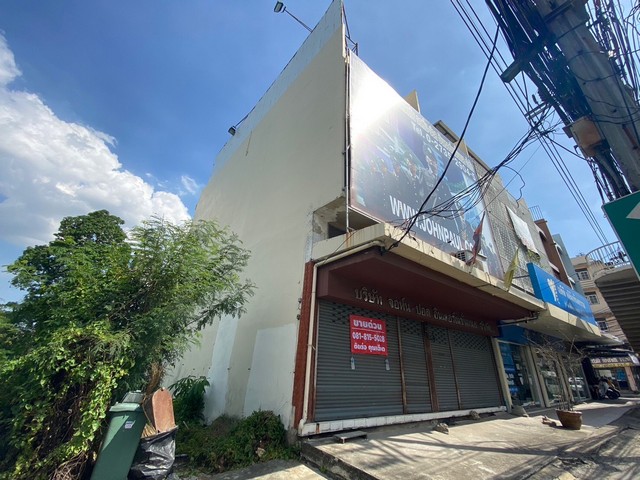 ขายอาคารพาณิชย์ ทำเลทอง เนื้อที่ 36ตรว. 3 ชั้น 2 คูหา ติดถนนใหญ่ รามคำแหง 68