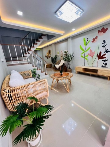 หมู่บ้าน​รัตนาวดี จันทร์​ทอง​เอี่ยม  บ้านมือสองตกแต่งใหม่  ทำเลศักยภาพ เดินทางสะดวก
