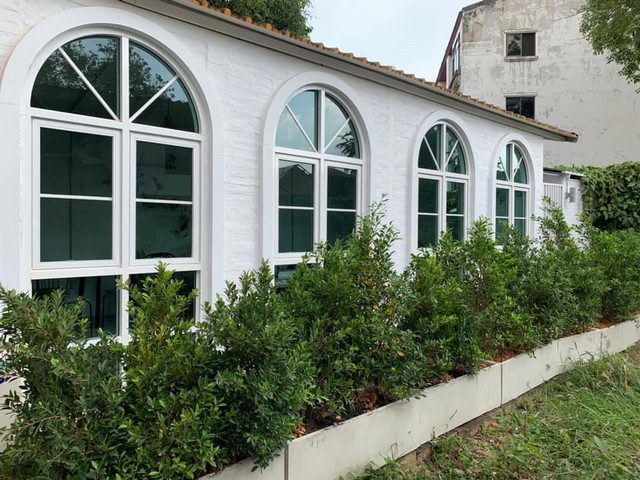 ขาย หรือให้เช่า อาคาร ตกแต่งพร้อมเปิดคาเฟ่  ติดถนน ติวานนท์  5 ชั้นครึ่ง พื้นที่ใช้สอย 250 ตารางเมตร 7 ห้องนอน · 8 ห้องน้ำ ปากเกร็ด นนทบุรี