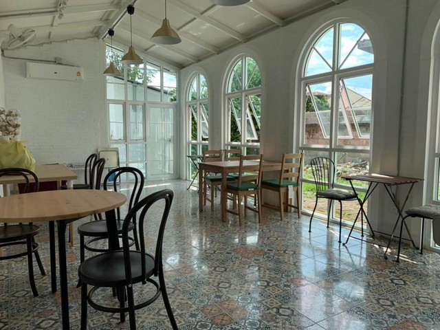 ขาย หรือให้เช่า อาคาร ตกแต่งพร้อมเปิดคาเฟ่  ติดถนน ติวานนท์  5 ชั้นครึ่ง พื้นที่ใช้สอย 250 ตารางเมตร 7 ห้องนอน · 8 ห้องน้ำ ปากเกร็ด นนทบุรี