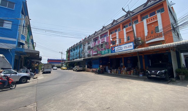 ขายอาคารพาณิชย์  หมู่บ้านเบญจวัลย์  สมุทรสาคร (PKK04-05029)