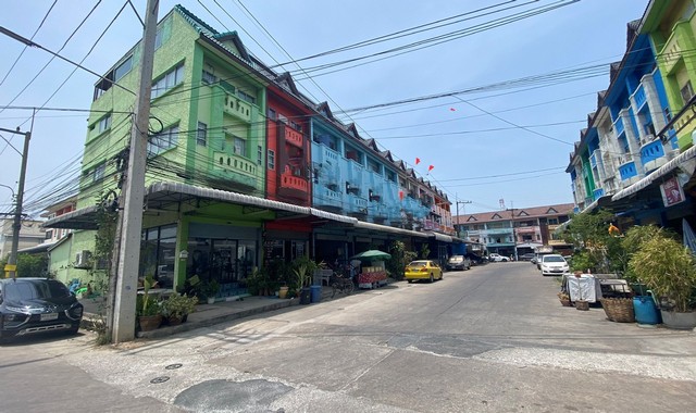 ขายอาคารพาณิชย์  หมู่บ้านเบญจวัลย์  สมุทรสาคร (PKK04-05029)