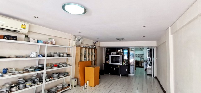 อาคารพาณิชย์ฯ ธันยพฤกษ์คลอง 7 พ.ท. 16 SQ.WA 1990000 บาท ไม่ไกลจาก ใกล้โรงเรียนสารสาสน์วิเทศรังสิต เทสโก้โลตัสคลอง 7 บิ๊กซีคลอง 6 โรงเรียนอัยยิการาม มหาวิทยาลัยเทคโนโลยีราชมงคลธัญบุรี ฟิวเจอร์พาร์ครังสิต เมเจอร์รังสิต สวยที่สุดในย่าน ปทุมธานี   