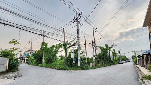 ขายที่ดิน ขนาด 399 ตรว. ติดถนน ซอยนวมินทร์ 74 (เหมาะสำหรับสร้างบ้าน ที่พักอาศัย)