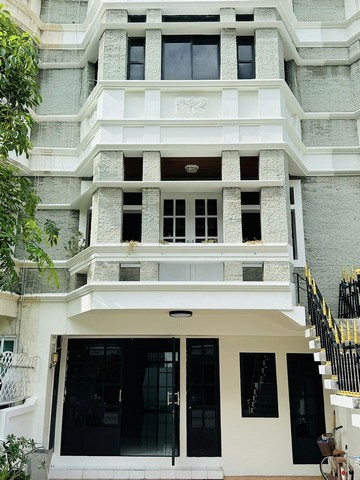 S2451 ให้เช่าทาวน์โฮม 4 ชั้น โครงการชิชาคาสเซิล ซอยสุขุมวิท 31 ใกล้มศว