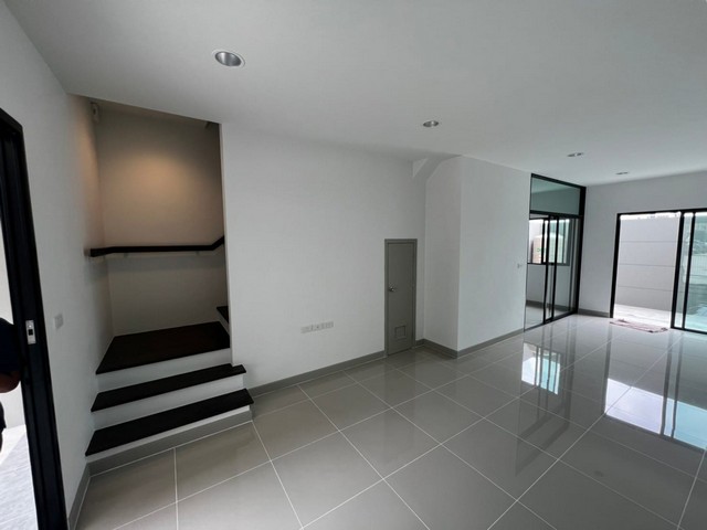 S2427 ให้เช่าทาวน์โฮม 3 ชั้น โครงการพรีเมียม เพลส พหลโยธิน-รามอินทรา ใกล้BTSสายหยุด ใกล้สนามบินดอนเมือง