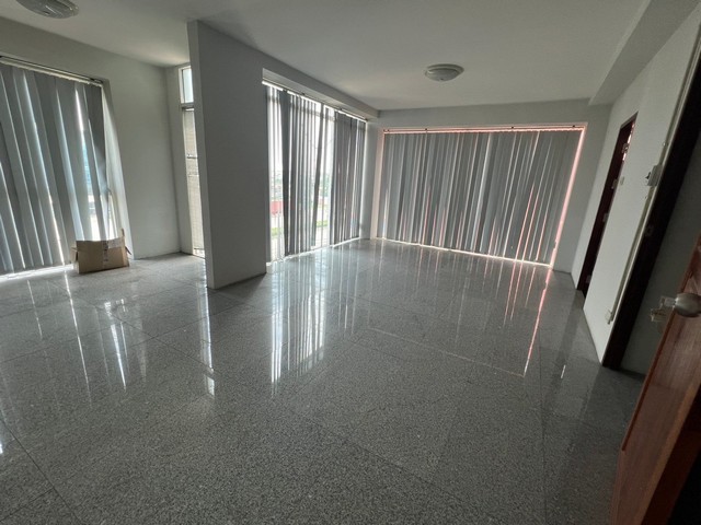 S2426 ขายโฮมออฟฟิศ 4 ชั้น ถนนเจ้าคุณทหาร ลาดกระบัง ใกล้สนามบินสุวรรณภูมิ