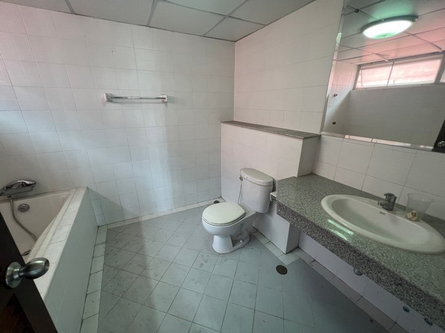 S2426 ขายโฮมออฟฟิศ 4 ชั้น ถนนเจ้าคุณทหาร ลาดกระบัง ใกล้สนามบินสุวรรณภูมิ