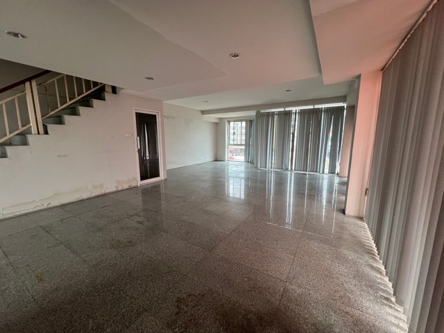 S2426 ขายโฮมออฟฟิศ 4 ชั้น ถนนเจ้าคุณทหาร ลาดกระบัง ใกล้สนามบินสุวรรณภูมิ