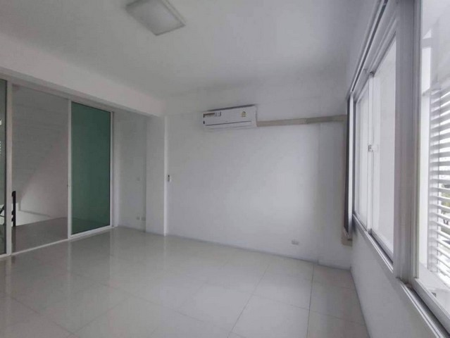 ให้เช่าอาคารพาณิชย์ 4 ชั้น โครงการวิซีโอรามคำแหง ติดถนนราษฎร์พัฒนา