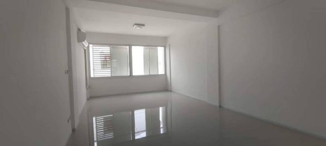 ให้เช่าอาคารพาณิชย์ 4 ชั้น โครงการวิซีโอรามคำแหง ติดถนนราษฎร์พัฒนา