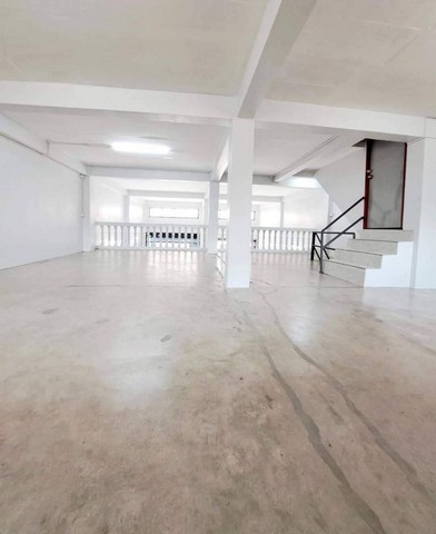 ให้เช่าอาคารพาณิชย์ 3.5 ชั้น เช่าอาคาร2คูหาตีทะลุมีดาดฟ้า ทำเลประชาอุทิศ28