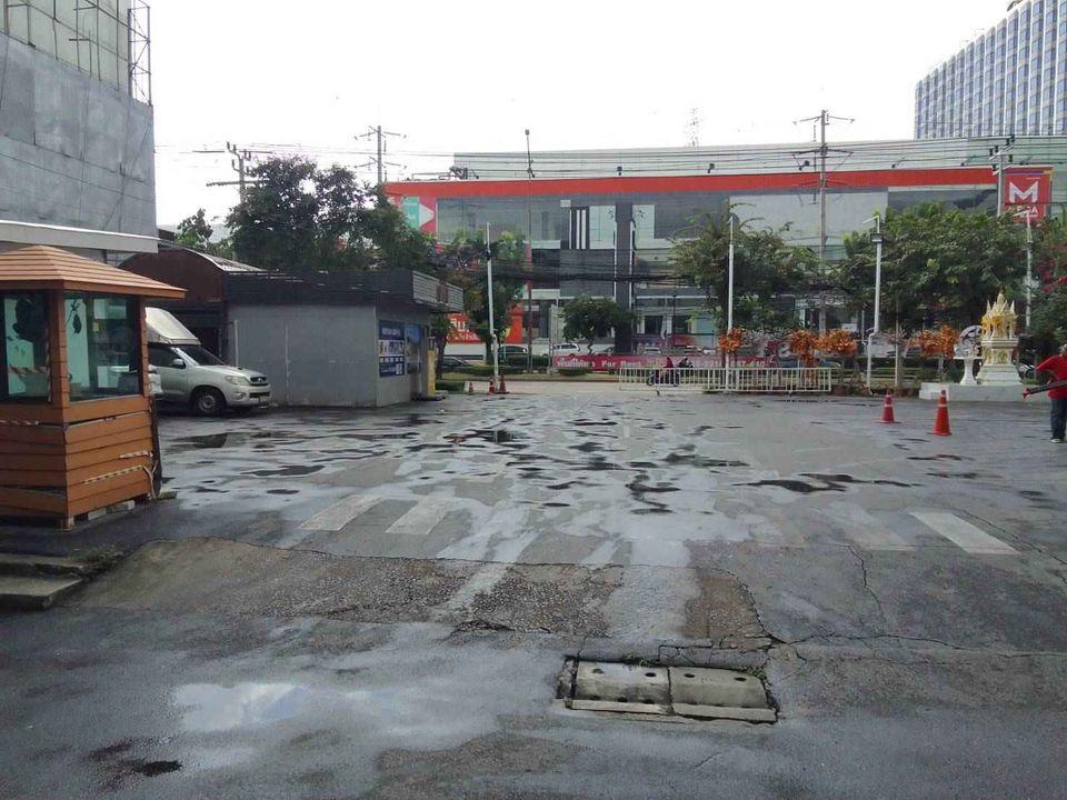 BH2480 ให้เช่าอาคารติดถนนใหญ่ย่านรัชดา สุทธิสารสามารถเปิดร้านอาหารได้ พร้อมที่จอดรถกว้างขวาง