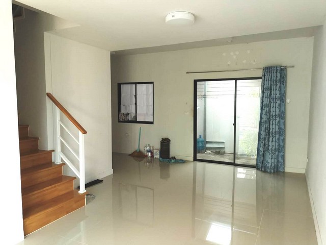 Townhome เดอะ คอนเนค 1 กิ่งแก้ว-สุวรรณภูมิ (กิ่งแก้ว 43) ขนาดพื้นที่ 83 SQ.WA 1 NGAN 0 ไร่ 3 ห้องนอน ใกล้ ใกล้แม็คโครบางพลี มหาวิทยาลัยรามคำแหงวิทยาเขตบางนา โรงพยาบาลจุฬารัตน์ 9 แอร์พอร์ต การเดินทางสะดวก โครงการอยู่ห่างจากสถานีแอร์พอร์ตเรลลิงก์สถานีลาดกระ