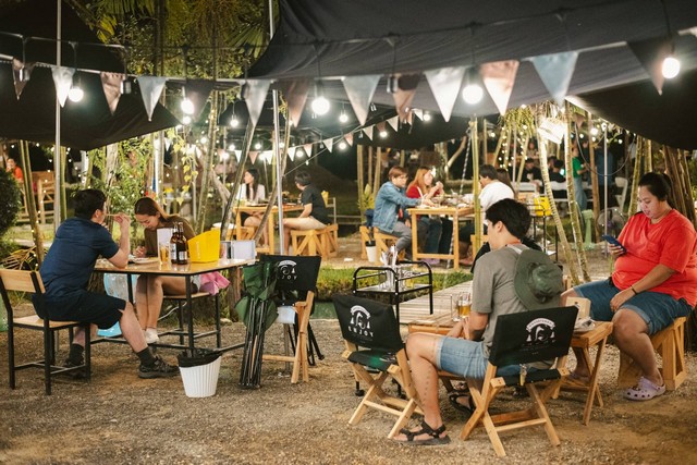 ด่วนเซ้งร้านอาหารกึ่งร้านเหล้า ร้านชิวแนวแคมป์ปิ้ง ถนน บางไผ่ หนองเผางาย  ตำบล บางคูรัด อ บางบัวทอง จ.นนทบุ