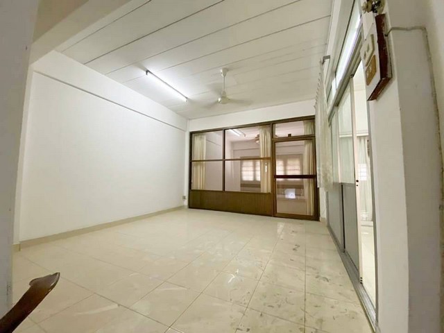 ขายอาคารพาณิชย์2คูหา4.5ชั้น ทำเลแฮปปี้แลนด์บางกะปิ MRTบางกะปิ