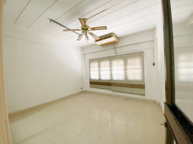 ขายอาคารพาณิชย์2คูหา4.5ชั้น ทำเลแฮปปี้แลนด์บางกะปิ MRTบางกะปิ