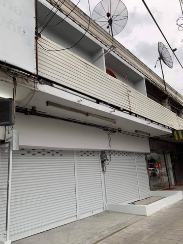 ให้เช่าอาคารพาณิชย์ มี 2 ชั้น ติดถนนใหญ่4เลนแยกบางกะปิ 