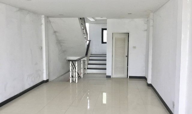 ขายอาคารพาณิชย์  อำเภอปักธงชัย นครราชสีมา  (PKK04-05702)
