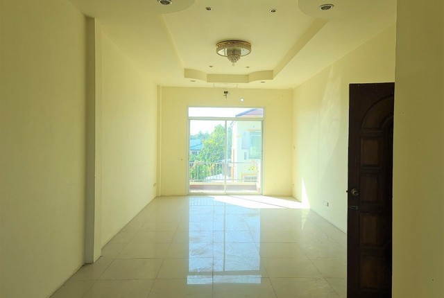 ขายทาวน์เฮ้าส์  หมู่บ้านสุรนารายณ์ ทาวน์โฮม นครราชสีมา (PKK03-04291)