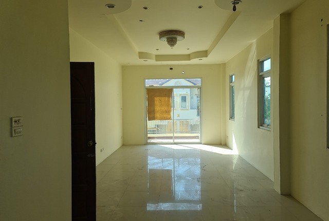 ขายทาวน์เฮ้าส์  หมู่บ้านสุรนารายณ์ ทาวน์โฮม นครราชสีมา (PKK03-04173)