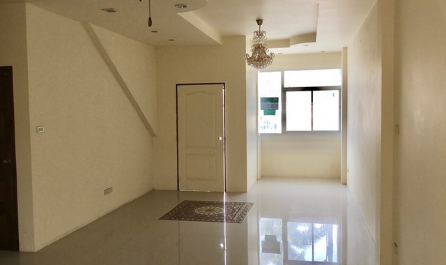 ขายทาวน์เฮ้าส์  หมู่บ้านสุรนารายณ์ ทาวน์โฮม นครราชสีมา (PKK03-04097)