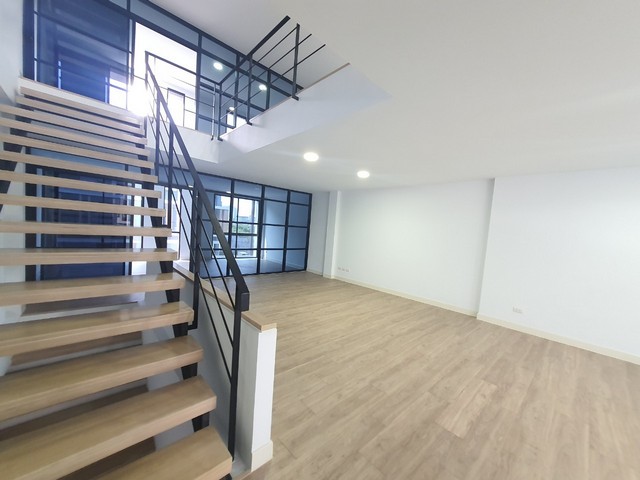 ให้เช่าโฮมออฟฟิศ 4.5 ชั้น สไตล์ Loft 363 ตรม. เนอวานา แอท เวิร์ค Nirvana@workรามอินทรา ใกล้สถานีรถไฟฟ้าสายชมพู ใกล้ Central รามอินทรา 