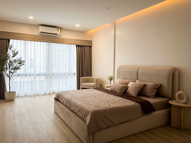 ให้เช่าทาวน์โฮม 3 ชั้น 4 ห้องนอน เอกมัย 22 รีโนเวทใหม่  Modern style พร้อมอยู่ **จดทะเบียนบริษัทได้  