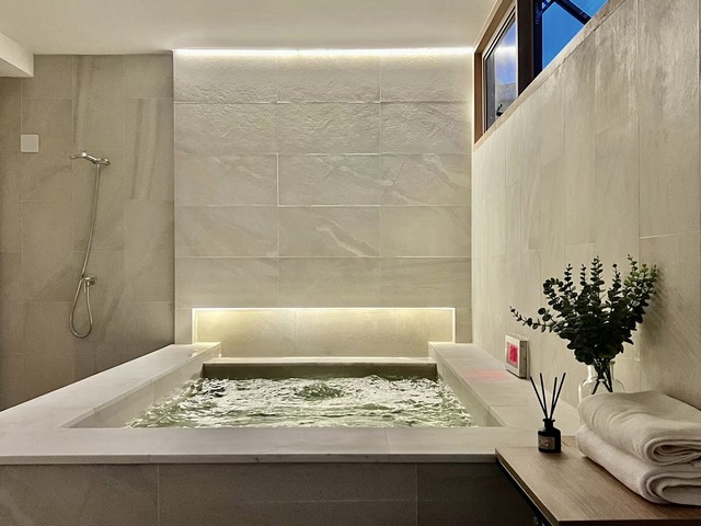 ให้เช่าทาวน์โฮม 3 ชั้น 4 ห้องนอน เอกมัย 22 รีโนเวทใหม่  Modern style พร้อมอยู่ **จดทะเบียนบริษัทได้  