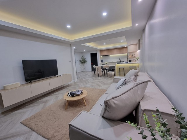 ให้เช่าทาวน์โฮม 3 ชั้น 4 ห้องนอน เอกมัย 22 รีโนเวทใหม่  Modern style พร้อมอยู่ **จดทะเบียนบริษัทได้  