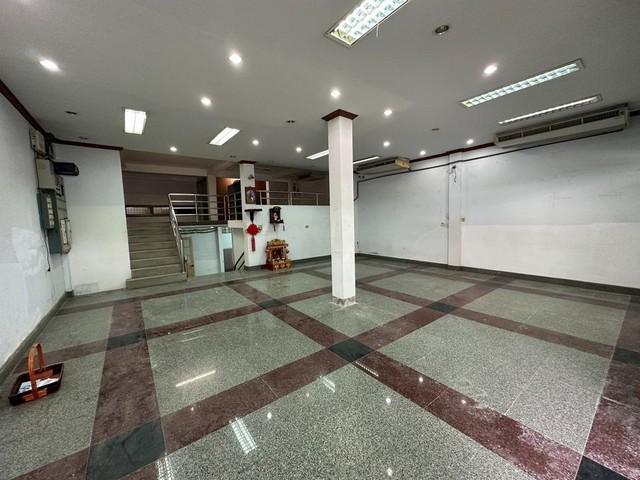 BH2486 ให้เช่าอาคารพาณิชย์ 5 ชั้น 544 ตรม. ถนนพระราม 4 ทำเลดีมาก ใกล้ MRT คลองเตย