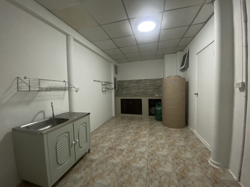 BH2484 ให้เช่าทาวน์เฮาส์ 2ชั้น เดอะคัลเลอร์ อารียา ติวานนท์ ใกล้โรงเรียนพระหฤทัยนนทบุรี และตลาดดวงแก้ว ขอเป็นครอบครัว  ไม่เอาสัตว์เลี้ยง 