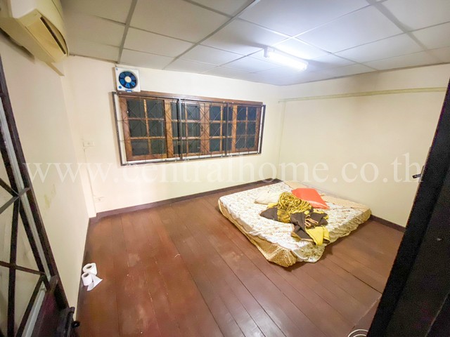 อาคารพาณิชย์ รามอินทรา 65 คันนายาว ใกล้ BTS วัดพระศรีมหาธาตุ 