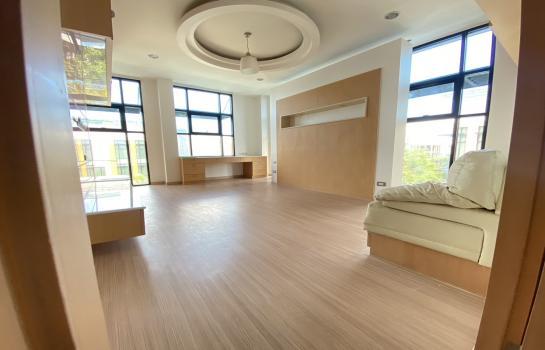 EPL-HR2748 ให้เช่าโฮมออฟฟิศ 4 ชั้น ใกล้เซ็นทรัล บางนา บ้านกลางกรุง ออฟฟิศ พาร์ค บางนา-ตราด กม. 2  พื้นที่ใช้อย560ตารางเมตร 