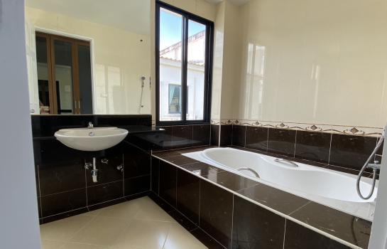 EPL-HR2748 ให้เช่าโฮมออฟฟิศ 4 ชั้น ใกล้เซ็นทรัล บางนา บ้านกลางกรุง ออฟฟิศ พาร์ค บางนา-ตราด กม. 2  พื้นที่ใช้อย560ตารางเมตร 