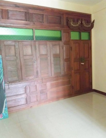 ให้เช่าอาคารพาณิชย์ติดริมถนน อยู่ตรงข้ามกับซอยอินทามระ57 