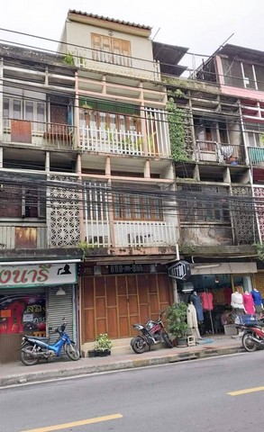 ให้เช่าอาคารพาณิชย์ติดริมถนน อยู่ตรงข้ามกับซอยอินทามระ57 