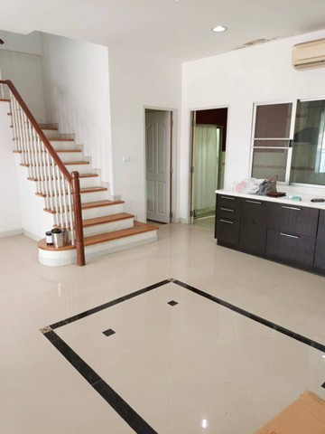 ให้เช่าทาวน์โฮม 3 ชั้นหลังมุม บ้านกลางเมืองเดอะรอยัลโมนาโค