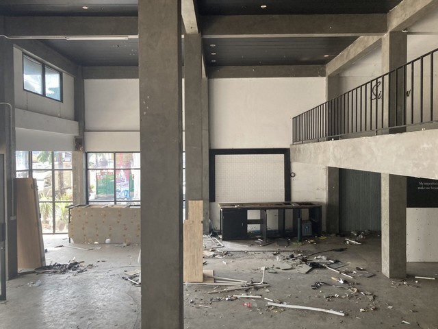  ให้เช่าอาคารพาณิชย์ 3 คูหา ทะลุกัน ติดถนนลาดปลาเค้า เหมาะทำคลินิก สตูดิโอ คาเฟ่ ร้านเสริมความงาม