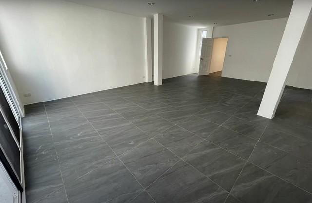 C3840  ขายอาคารพาณิชย์ 3 ชั้น ซอยวิภาวดี 2 สร้างใหม่ ใกล้มหาวิทยาลัยหอการค้าไทย เหมาะทำธุรกิจ หรืออยู่อาศัย