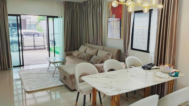 ให้เช่าทาวน์โฮม 3 ชั้น หลังมุม 3 ห้องนอน โครงการ เดอะ คอนเนค อัพ 3 ลาดพร้าว 126 แต่งสวยพร้อมอยู่ ใกล้รถไฟฟ้าสายสีเหลือง